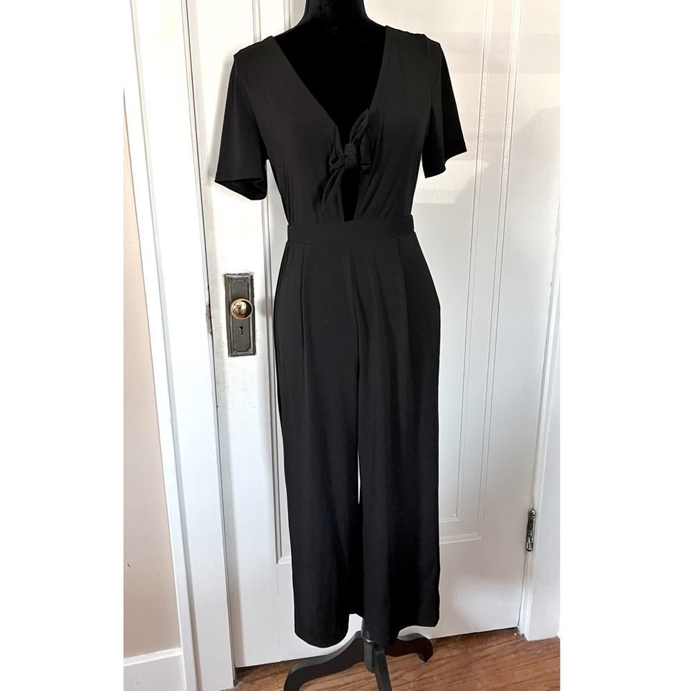 Women’s Express Black Jumpsuit. ✨🖤